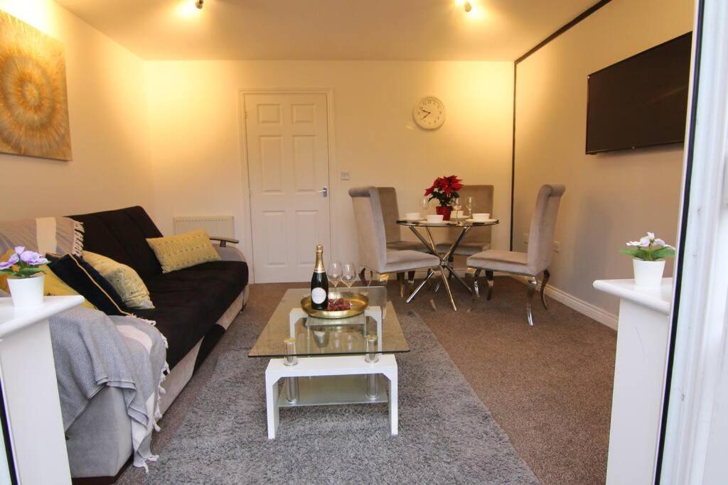 Daimler House - Cosy Home Near Coventry City Centre Eksteriør billede